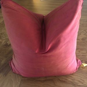 Accents - ๐๐100% silk bundle (2) 16โ x 16โ ea pillow cover Accents - ๐๐100% silk bundle (2) 16โ x 16โ ea pillow cover
